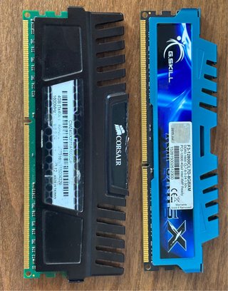 2 Memorias RAM DDR3 Corsair + G.Skill 4GB