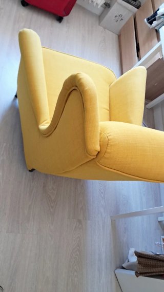 Sillón orejero amarillo Ikea