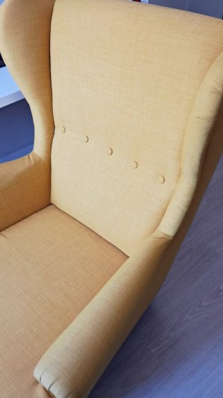 Sillón orejero amarillo Ikea