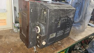 Televisor Antiguo Beige y Plateado