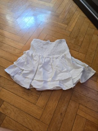 Falda Zara blanca volantes