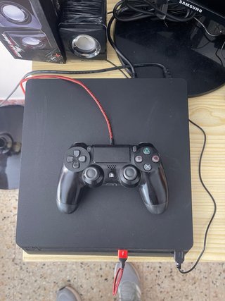 PS4 (PlayStation 4) Negra + Mando + 2 Juegos
