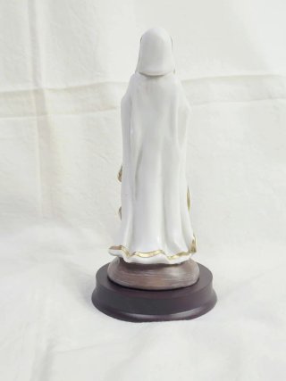 Virgen Rosa Mística: Figura, Colgante y Estampa