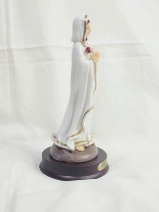 Virgen Rosa Mística: Figura, Colgante y Estampa