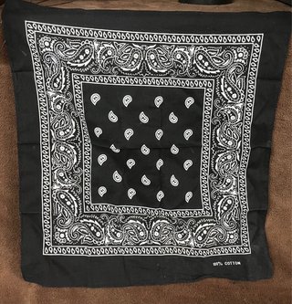 Pañuelo Bandana Estampado Paisley Negro y Blanco