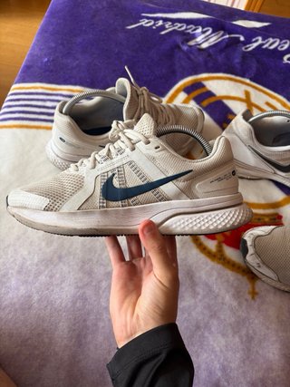 2 Pares Zapatillas Nike Blancas y Negras
