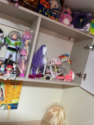 Mueble de almacenaje blanco y multicolor