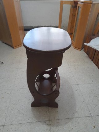 Mesa auxiliar de madera