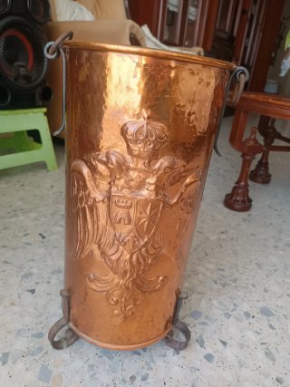 Paragüero cobre repujado antiguo