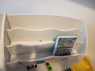 Estantería infantil para libros temática espacial