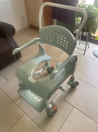 Silla de ducha adaptable