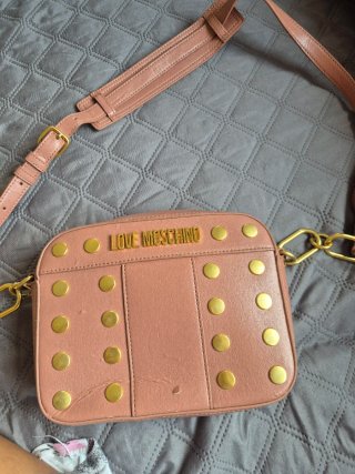 Bolso Love Moschino Rosa con Tachuelas Dorada