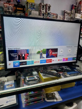 Samsung 32 Smart TV