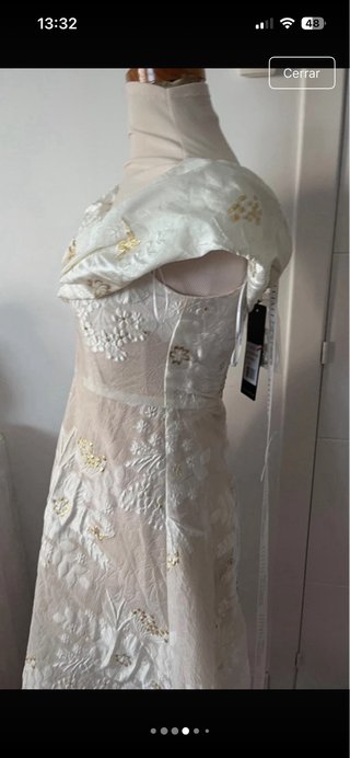 Vestido de fiesta blanco y dorado