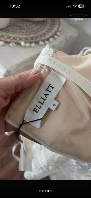 Vestido de fiesta blanco y dorado