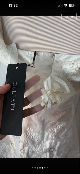 Vestido de fiesta blanco y dorado