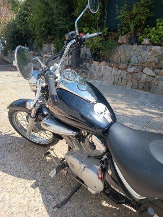Suzuki Intruder 125cc Negra