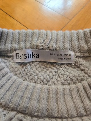 Jersey Bershka gris trenzado crop