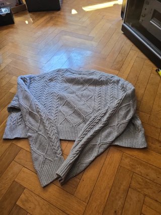 Jersey Bershka gris trenzado crop