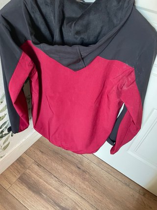 Chaqueta Montaña Negra y Roja Talla M
