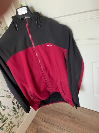 Chaqueta Montaña Negra y Roja Talla M