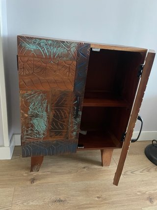 Aparador Retro Madera reciclada tallada.
