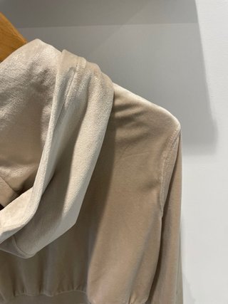 Sudadera beige de terciopelo con cremallera