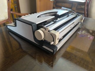 Máquina de escribir Olympia Traveller de Luxe