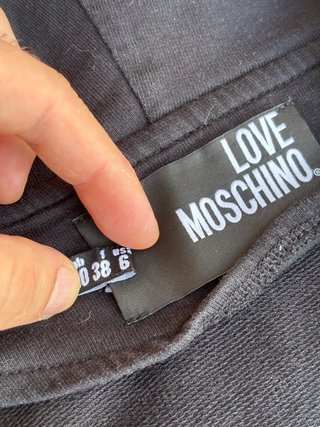 Sudadera Love Moschino con capucha y cremallera