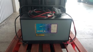 Apilador EP 1.600 Kg Triplex con Plataforma