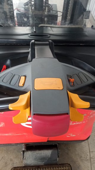 Apilador EP 1.600 Kg Triplex con Plataforma