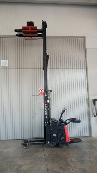 Apilador EP 1.600 Kg Triplex con Plataforma