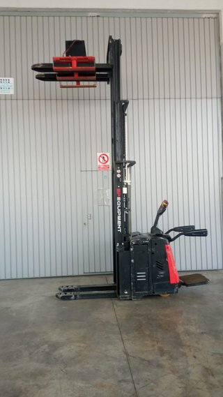 Apilador EP 1.600 Kg Triplex con Plataforma