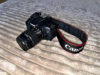 Cámara Canon 600D + Accesorios + Trípode