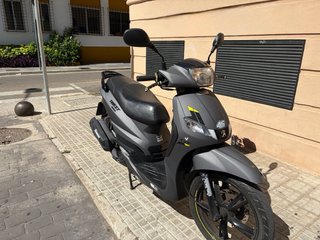 Peugeot Tweet 125 GT Negra