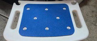 Silla de ducha azul y blanca