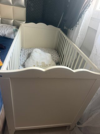 Cuna blanca para bebé