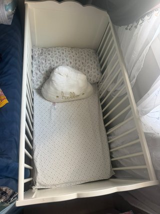 Cuna blanca para bebé