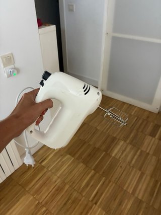 Batidora de mano blanca