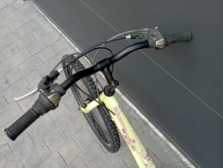 Bicicleta de Montaña Amarilla