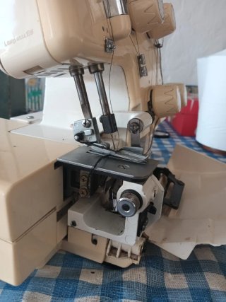 Máquina Overlock Bie 204 XD