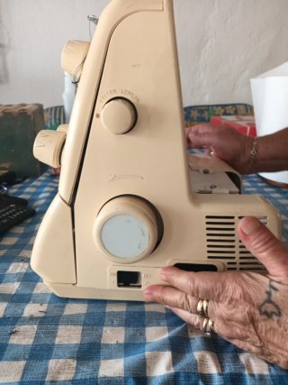 Máquina Overlock Bie 204 XD