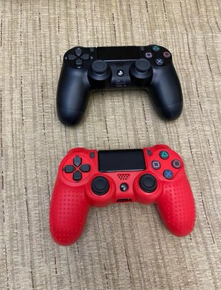 PS4 Slim Negra y Roja