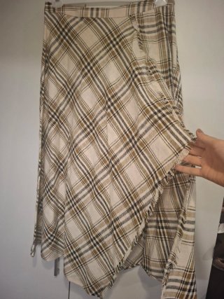 Falda larga de cuadros beige y marrón