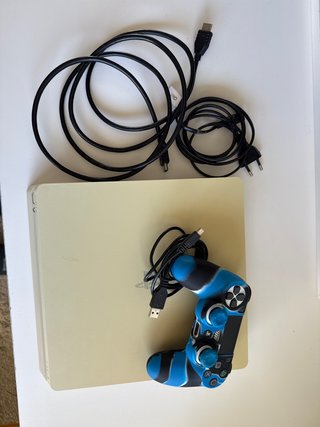 PS4 500GB Blanca + Mando + Cables (+ Juegos)*