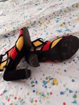 Zapatos de tacón con diseño Mondrian