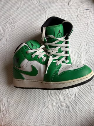 Zapatillas Jordan Air Verdes y Blancas