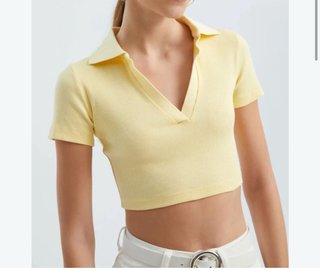 Top corto cuello polo amarillo