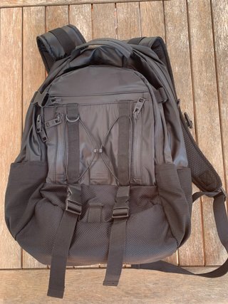 Mochila Mango Negra Repelente al Agua