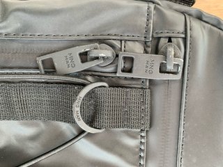 Mochila Mango Negra Repelente al Agua